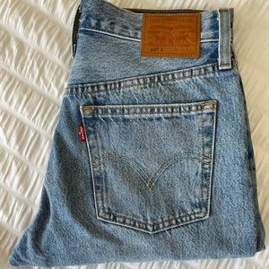 501 Skinny Distressed Light Wash Jeans